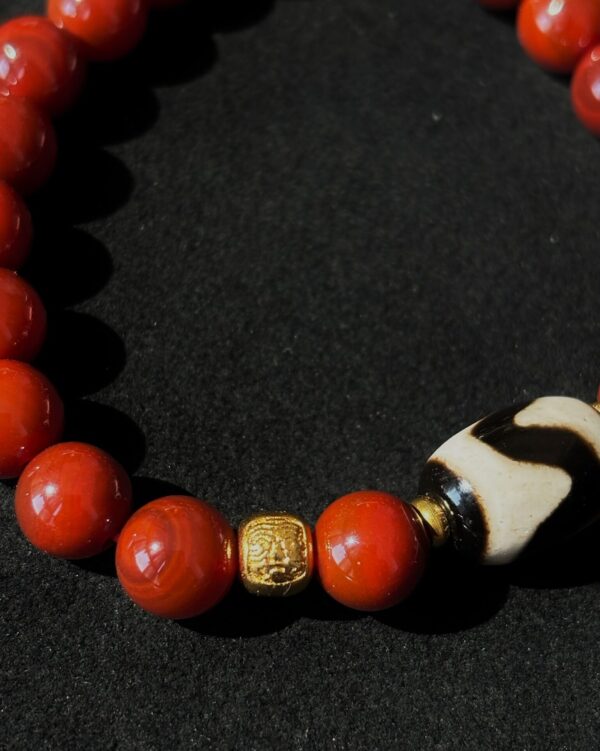 Pray Tai Sui God 2025 Protection Auspicious Light Guardian Bracelet – South Red Agate Tibetan Tiger Eye Dzi Bead Gold Dzambhala Bead close shot