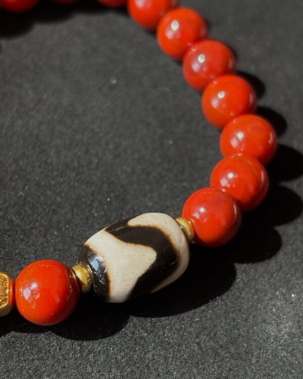 Pray Tai Sui God 2025 Protection Auspicious Light Guardian Bracelet – South Red Agate Tibetan Tiger Eye Dzi Bead Gold Dzambhala Bead on a gold plate